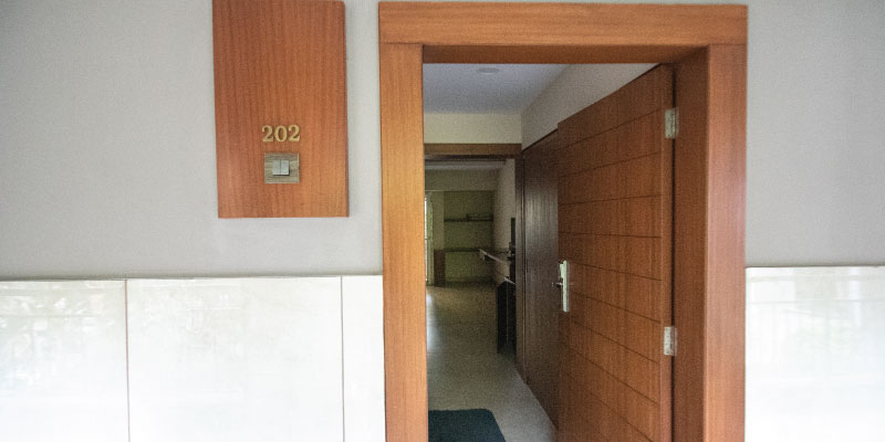 Executive Room /website/images/new-pics/executive-room-deck-new-3.jpg