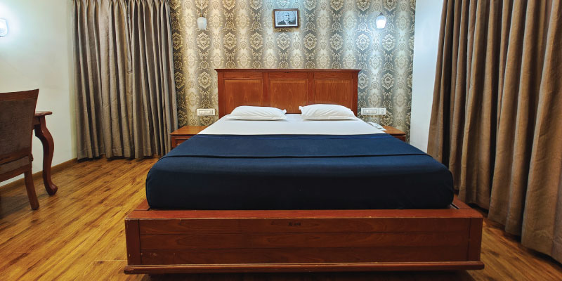 Executive Room Ground Level Deck /website/images/rooms/cottage-room/cottage-room-1.jpg