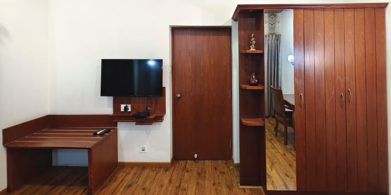 Executive Room Ground Level Deck /website/images/rooms/cottage-room/cottage-room-2.jpg