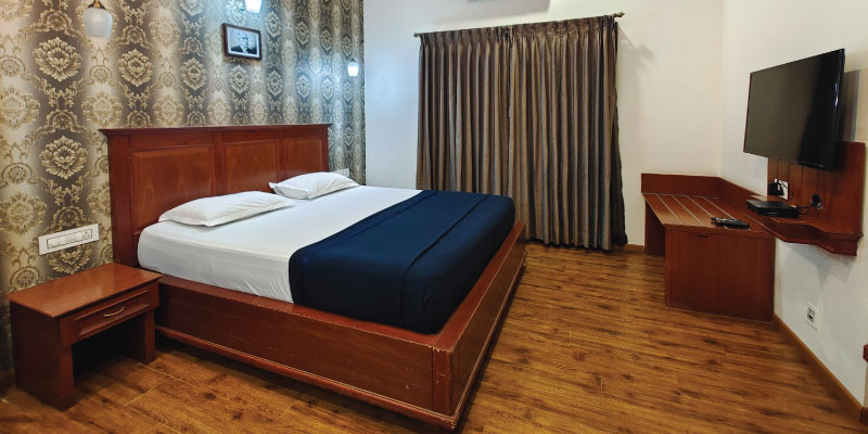 Executive Room Ground Level Deck /website/images/rooms/cottage-room/cottage-room-3.jpg